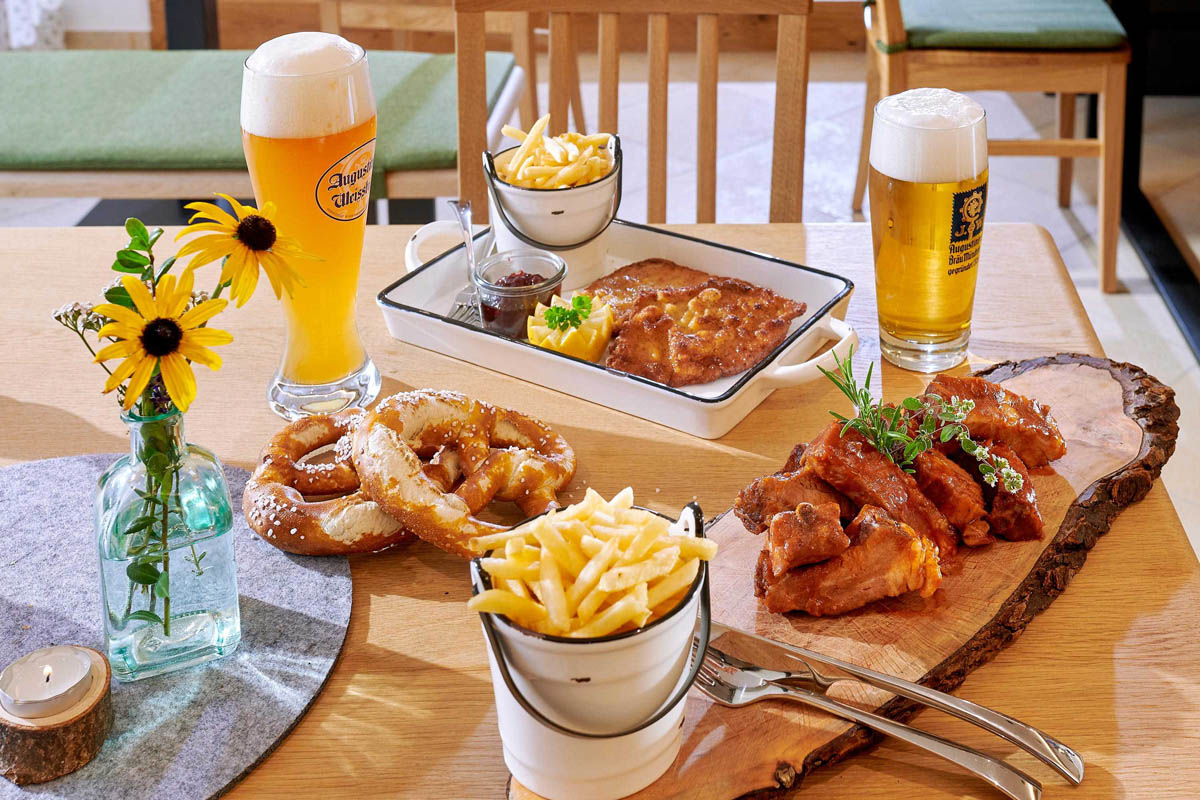 Moier´s HofCAFÉ mit Biergarten direkt am Chiemsee